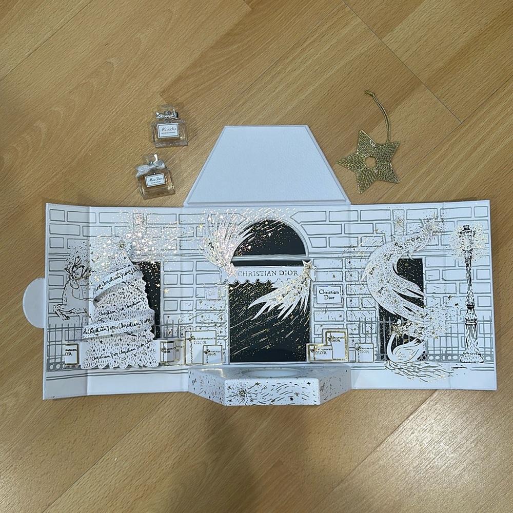 Dior Le petit Theatre Montaigne from Holiday collection